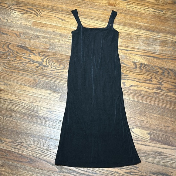 Black Dress - Picture 2 of 3